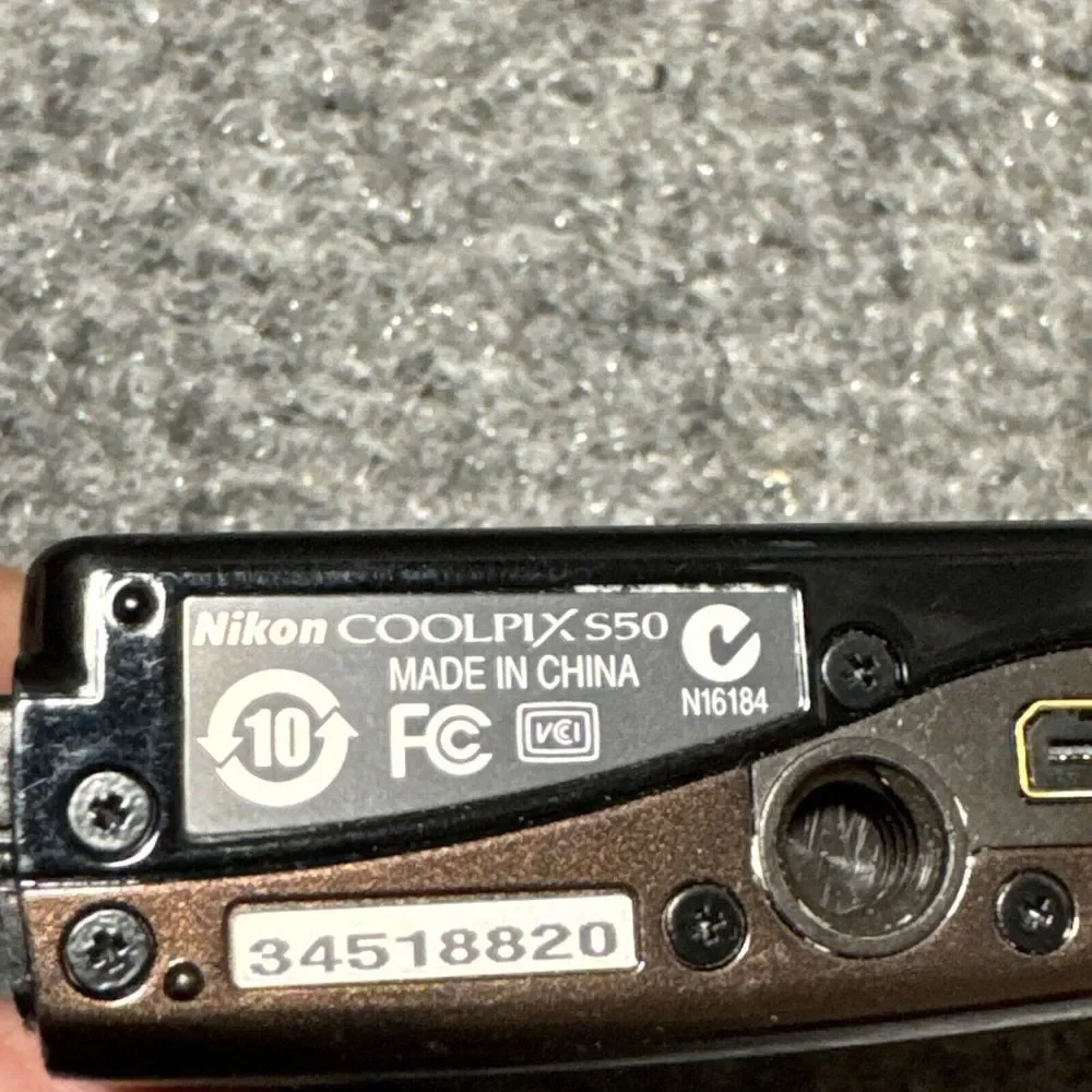 Nikon Coolpix S50 7.2MP Untested Missing One‎ Panel